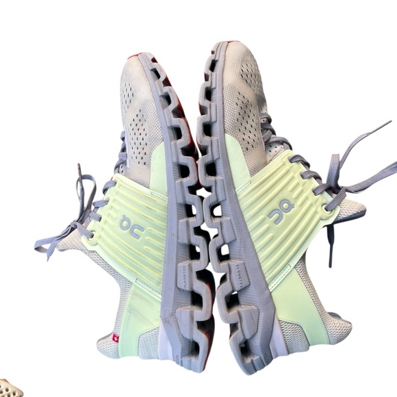 ON RUNNING On Cloud Cloudswift Sneakers Shoes Women’s Size 9.5 Ice/Oasis Gray - Picture 7 of 12